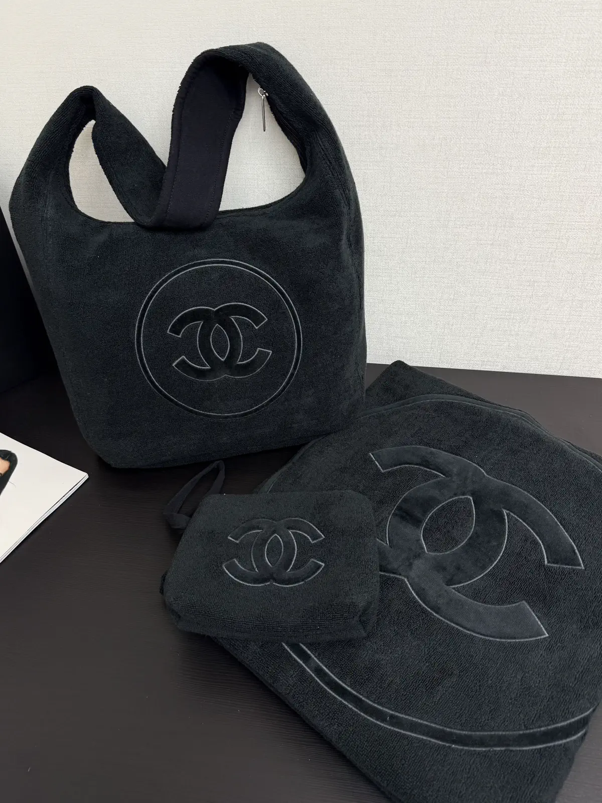 Chanel Black CC Logo Tote Bag image 1