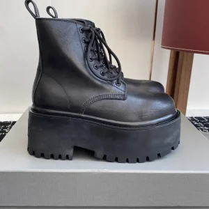 Balenciaga 25ss Distressed Platform Lace-Up Ankle Boots image 1