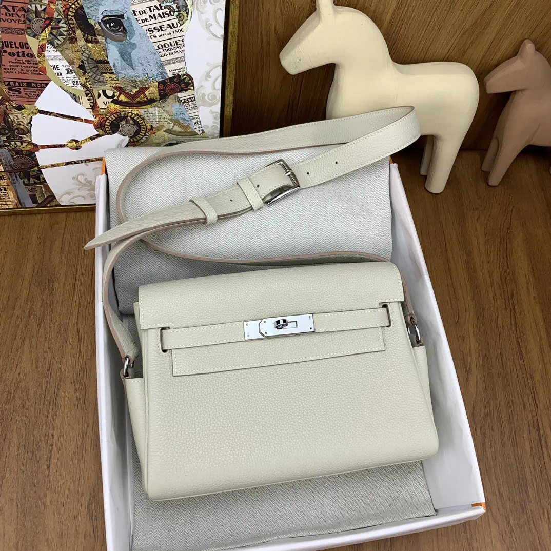 Hermès Kelly Messenger Crossbody Bag image 1