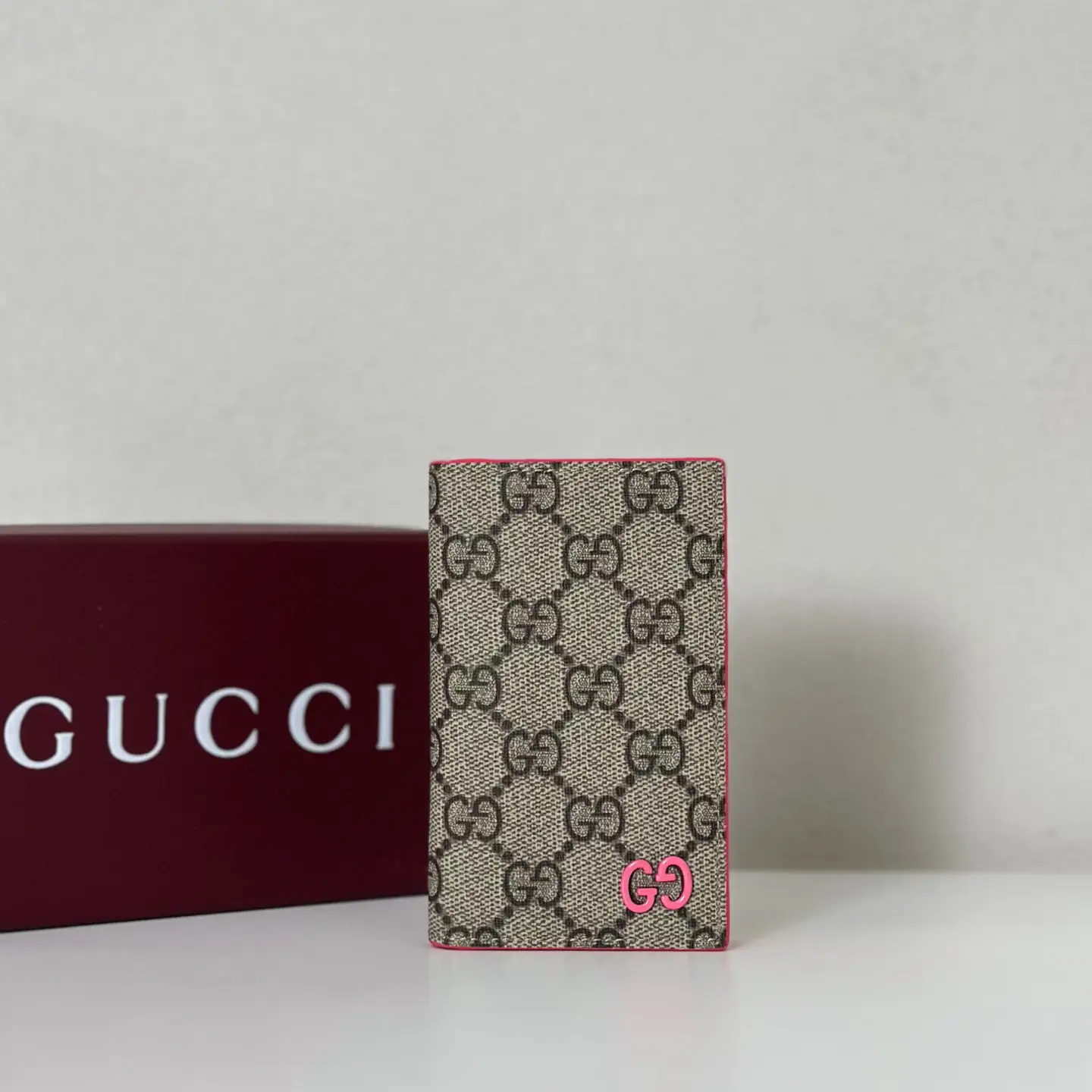 Gucci Monogram Card Holder with Pink Accent image 1