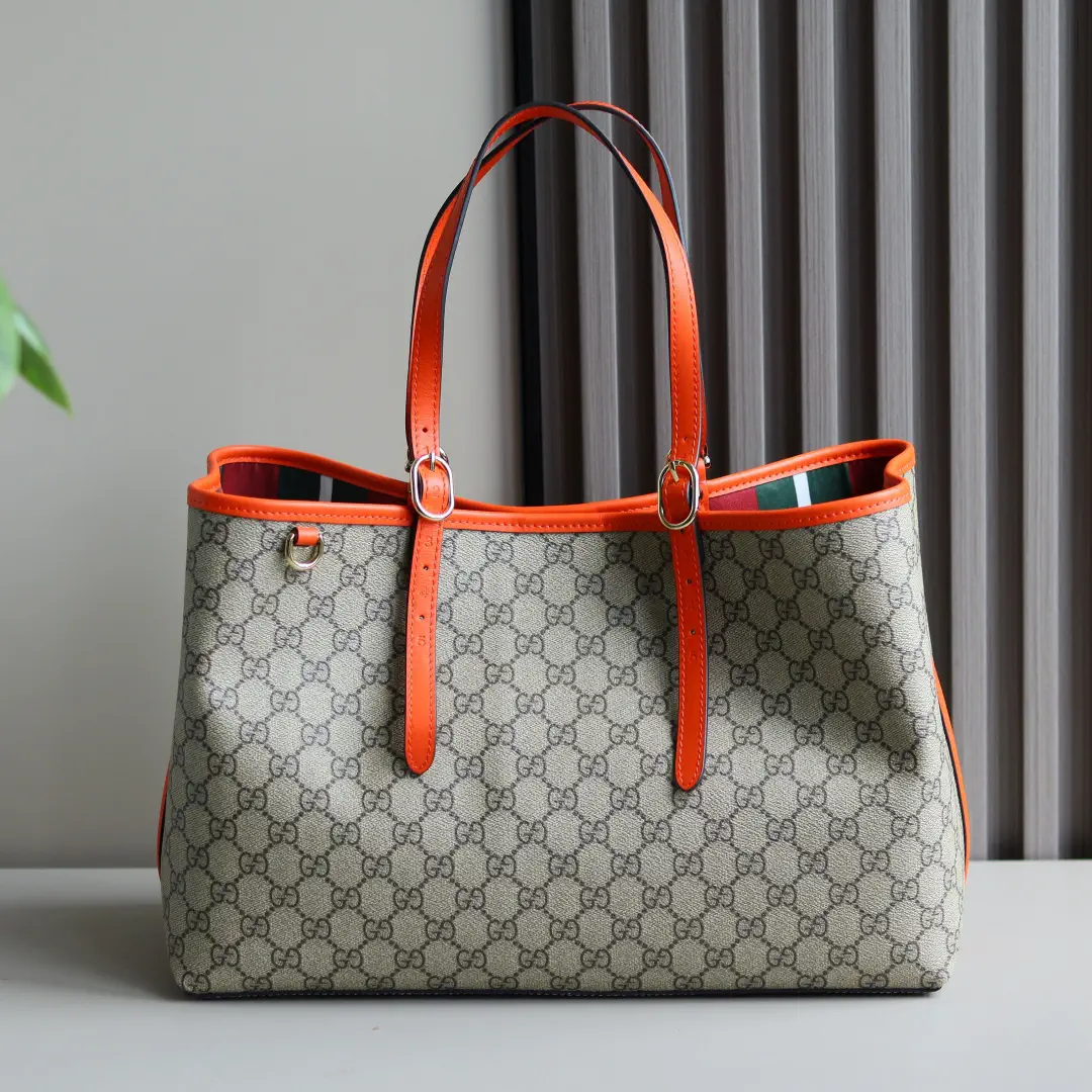 Gucci GG Emblem Medium Tote Bag image 1
