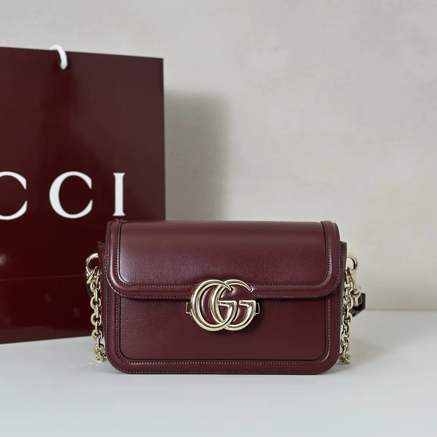 Gucci GG Logo Chain Shoulder Bag image 1