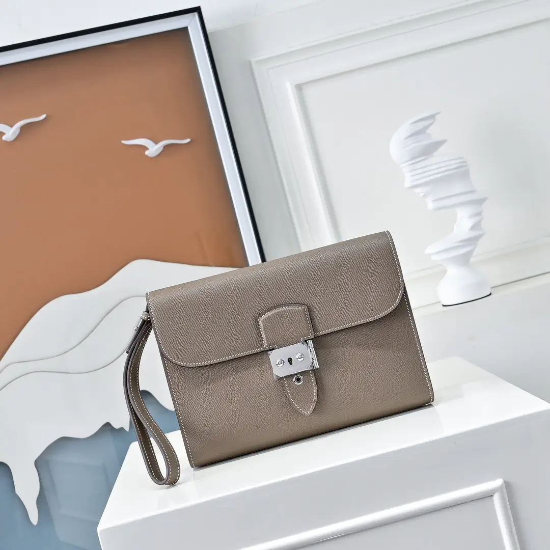Hermès Sac a Depeches Clutch image 1