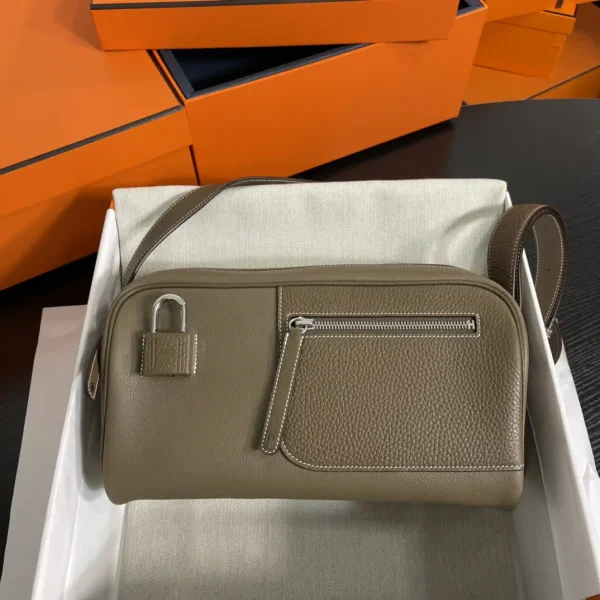 Hermès Leather Crossbody Shoulder Bag image 1