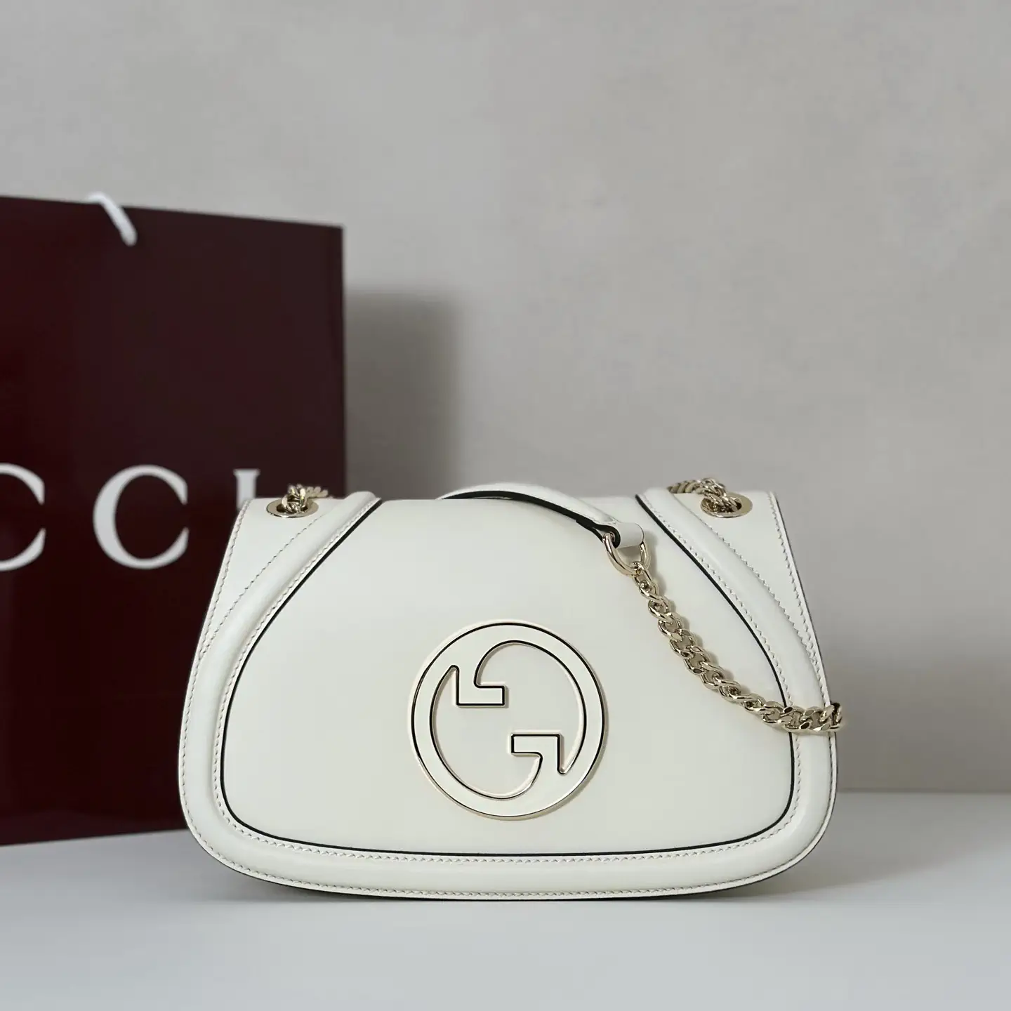 Gucci Interlocking G Logo Chain Shoulder Bag image 1