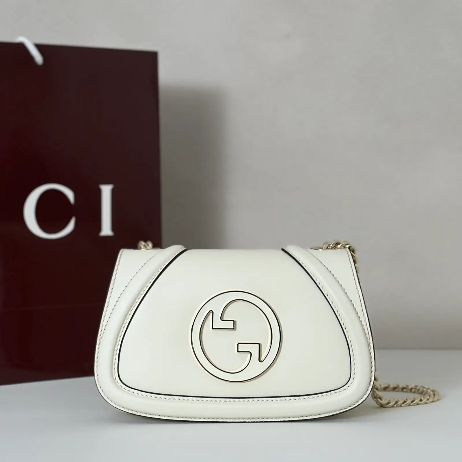 Gucci Interlocking G Chain Shoulder Bag image 1