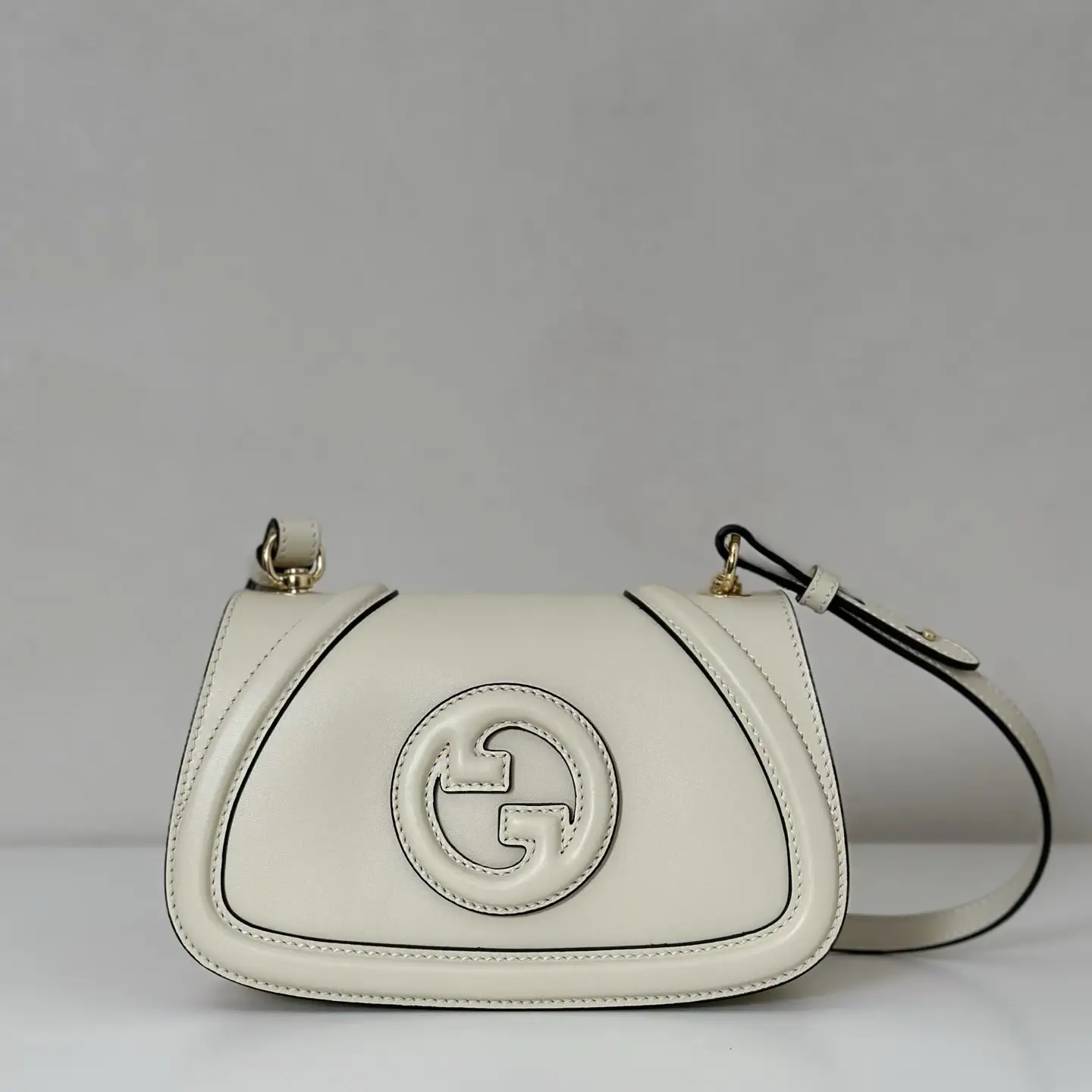 Gucci Interlocking G Logo Shoulder Bag image 1