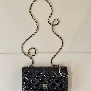 Chanel Black Quilted Chain Shoulder Bag image 1