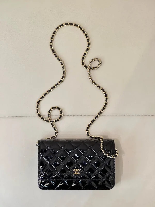 Chanel Black Quilted Chain Shoulder Bag image 1