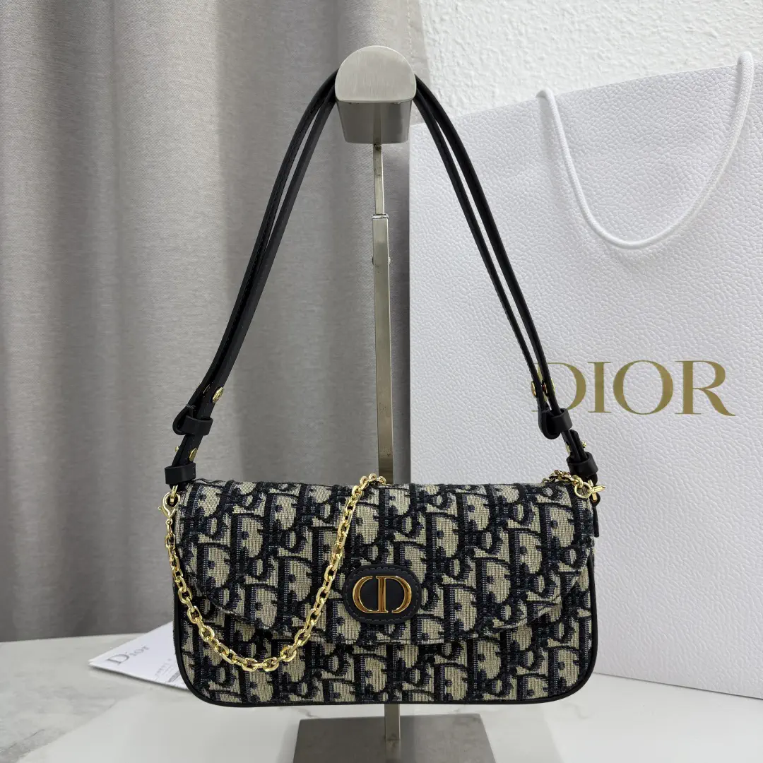Dior 30 Montaigne D-Vine Oblique Print Shoulder Bag image 1