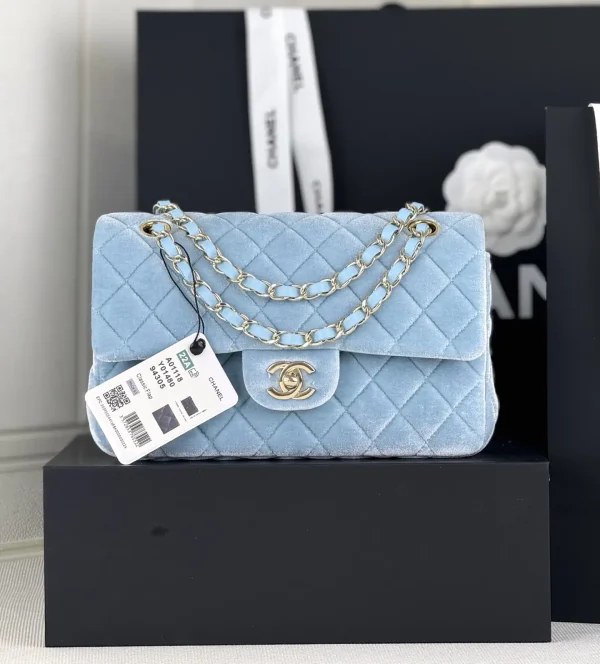 Chanel Quilted Classic Flap Shoulder Bag image 1