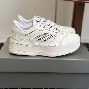Balenciaga Hamptons Worn-Out Platform Casual Sneakers image 1