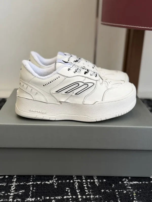 Balenciaga Hamptons Worn-Out Platform Casual Sneakers image 1