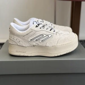 Balenciaga Hamptons Worn-Out Platform Casual Sneakers image 1