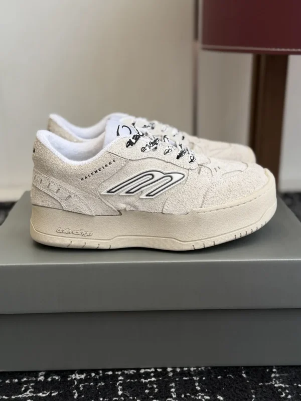 Balenciaga Hamptons Worn-Out Platform Casual Sneakers image 1