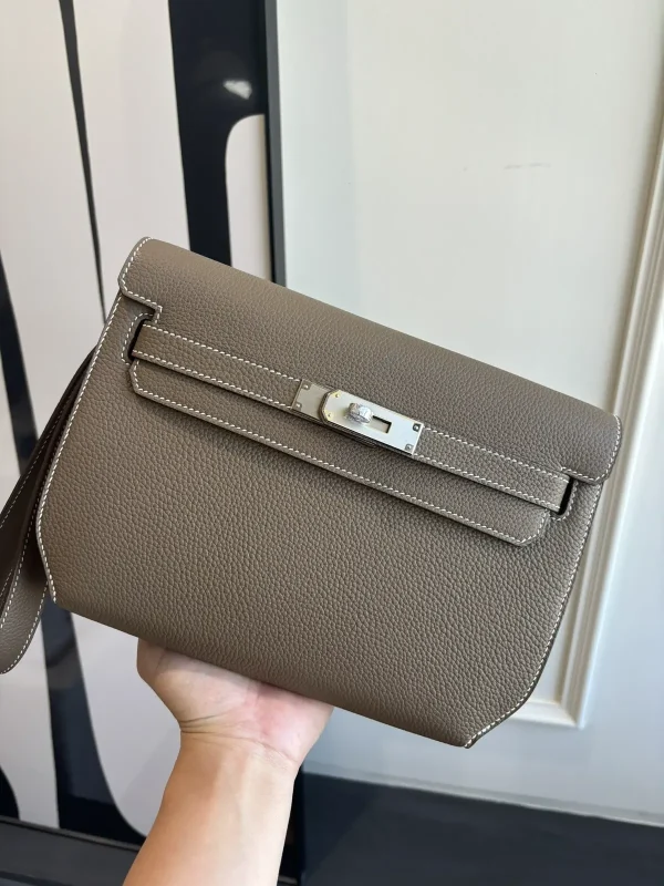 Hermès Kelly Depeches 25 Clutch image 1