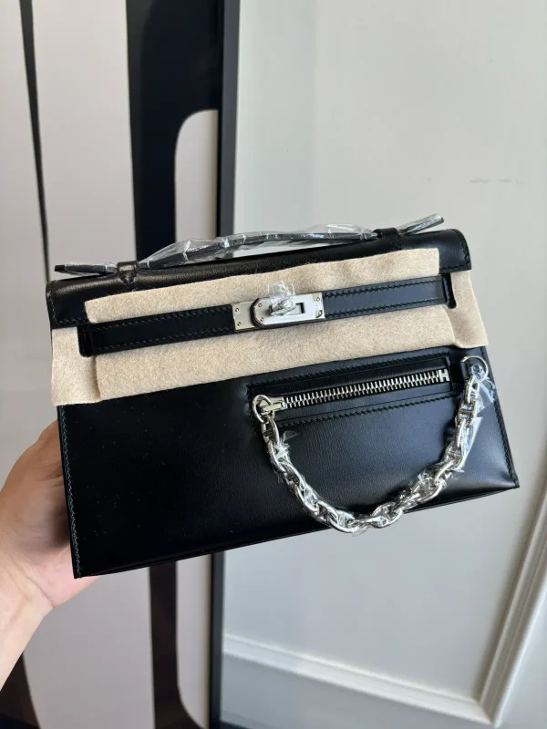 Hermès Black Leather Chain Shoulder Bag image 1
