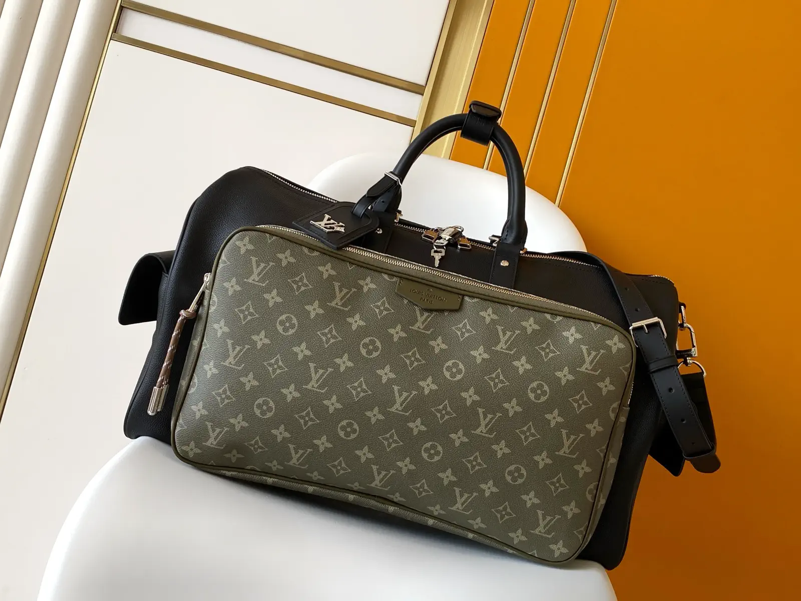 Louis Vuitton Keepall Bandoulière 50 Duffle Bag image 1