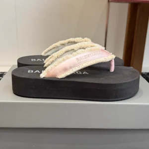Frayed Strap Platform Flip Flops image 1