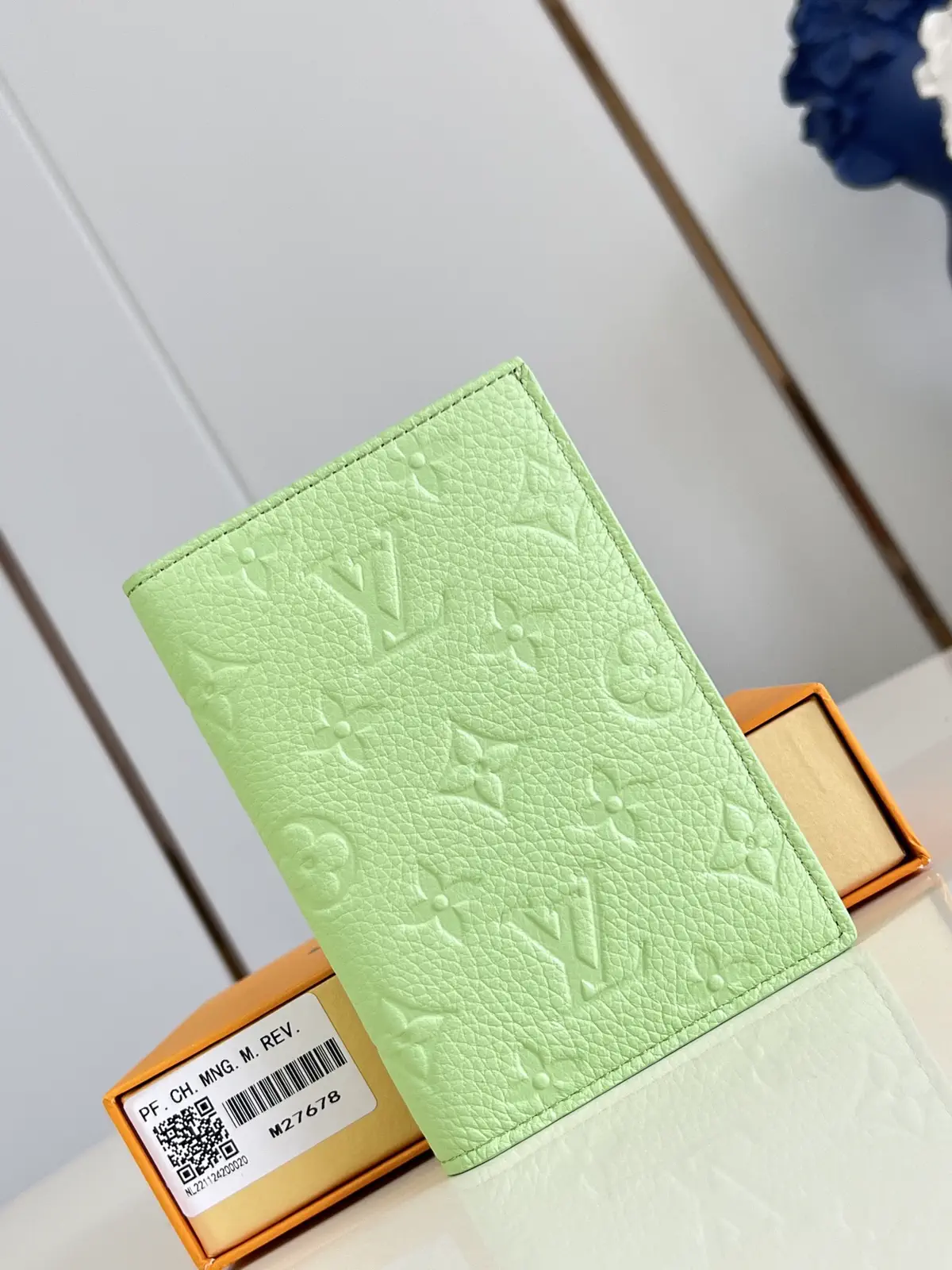 Louis Vuitton Monogram Empreinte Leather Passport Holder image 1