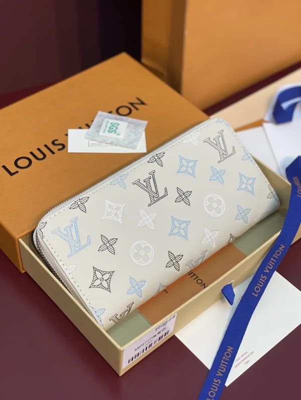 Louis Vuitton Zippy Wallet Horizontal image 1