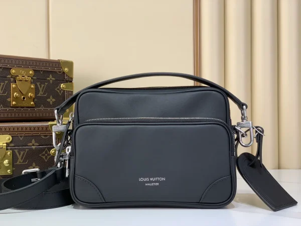 Louis Vuitton Black Crossbody Bag with Detachable Strap and Handle image 1