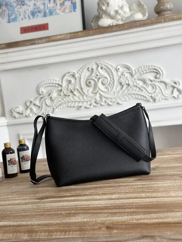 Hermès Berlingot Crossbody Bag image 1