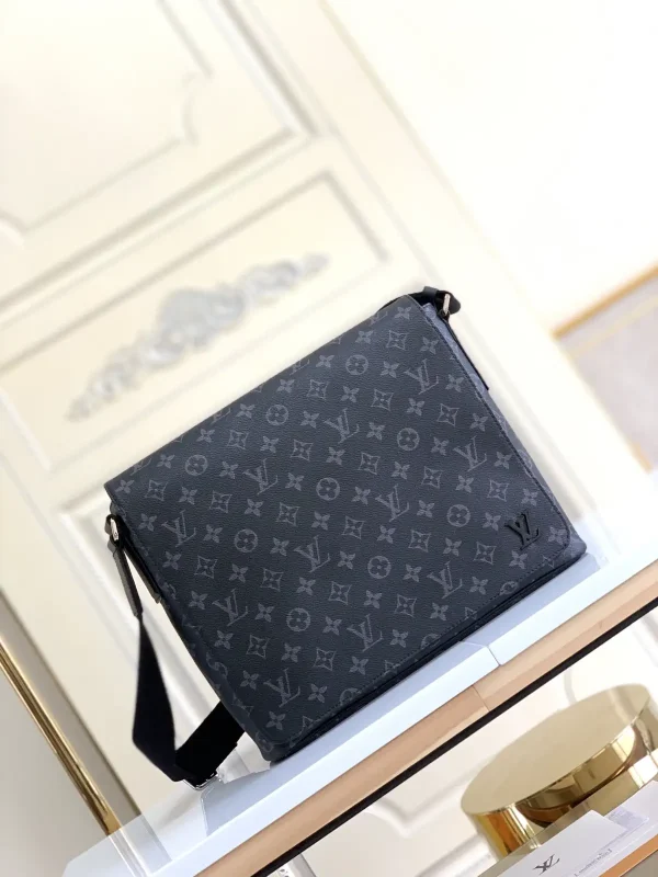 Louis Vuitton District MM Monogram Messenger Bag image 1