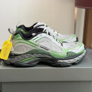 Balenciaga Unisex Chunky Sneakers image 1
