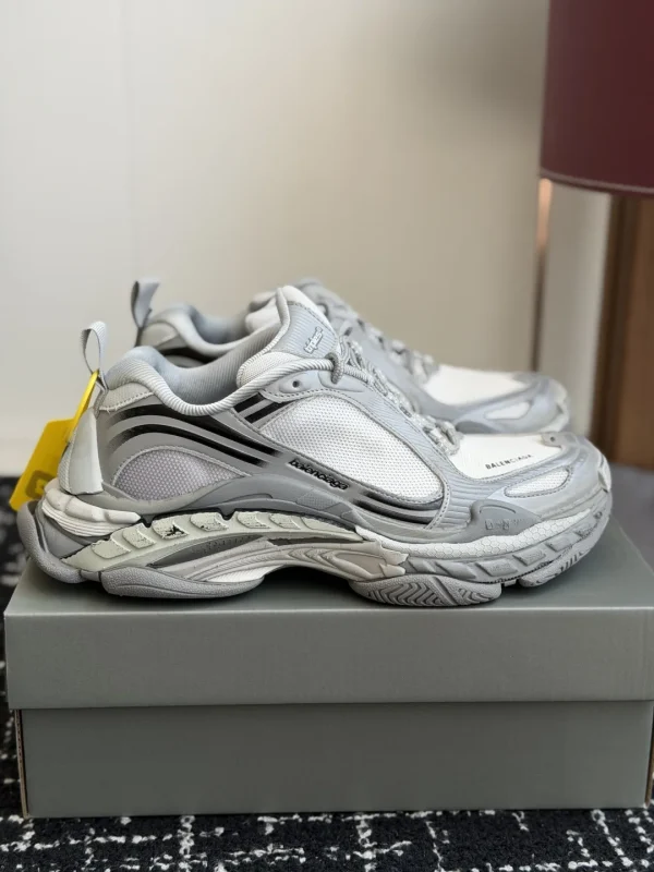 Balenciaga Unisex Chunky Sneakers image 1