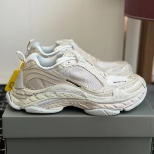Balenciaga Unisex Chunky Sneakers image 1