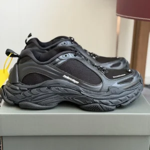 Balenciaga Unisex Chunky Sneakers image 1