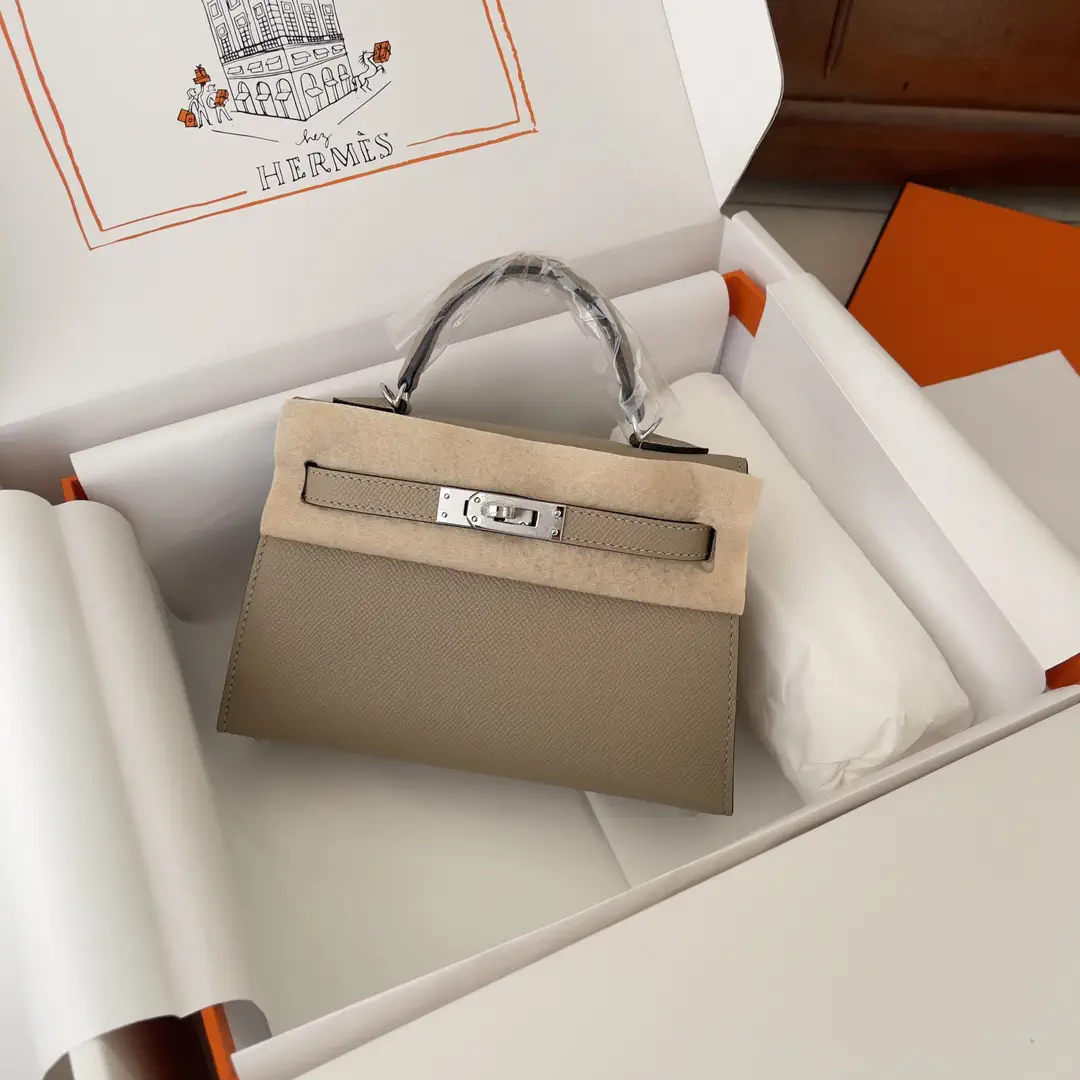 Hermès Kelly 20 Top Handle Bag in Trench Gray Epsom Leather with Silver Hardware image 1