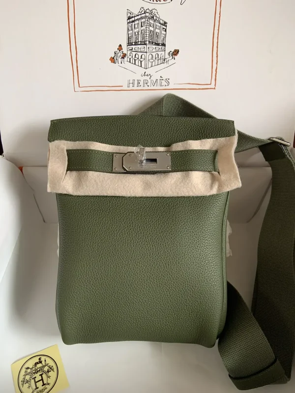 Hermès Jungle Green Leather Crossbody Bag image 1