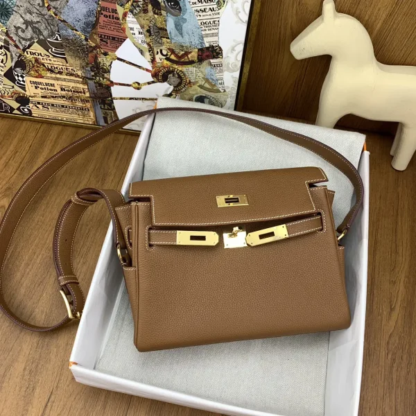 Hermès Kelly Messenger Crossbody Bag image 1