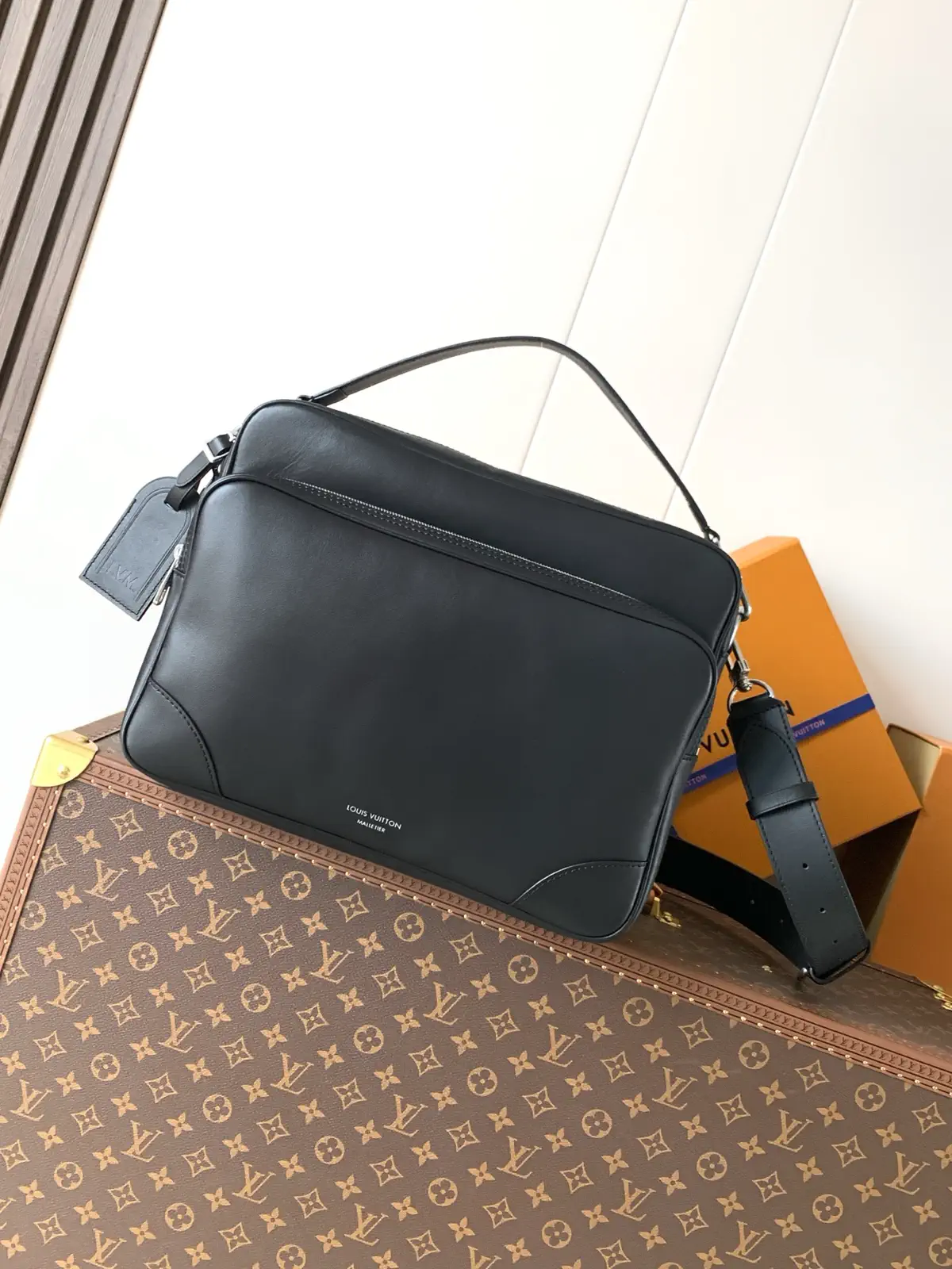 Louis Vuitton Black Leather Nil XL Bag image 1