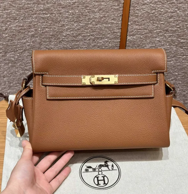 Hermès Gold Togo Leather Kelly Messenger Bag image 1