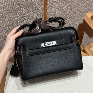 Hermès Black Kelly Messenger Bag image 1