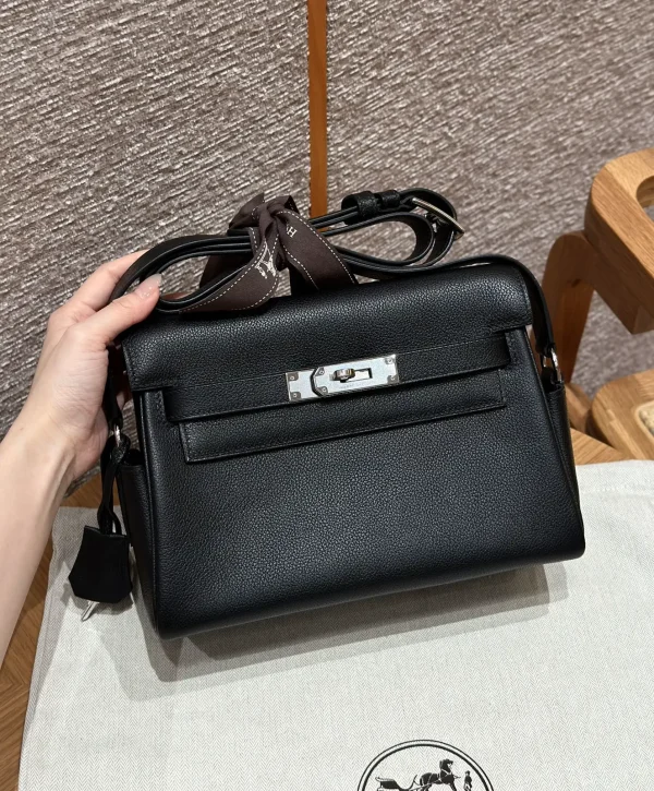 Hermès Black Kelly Messenger Bag image 1