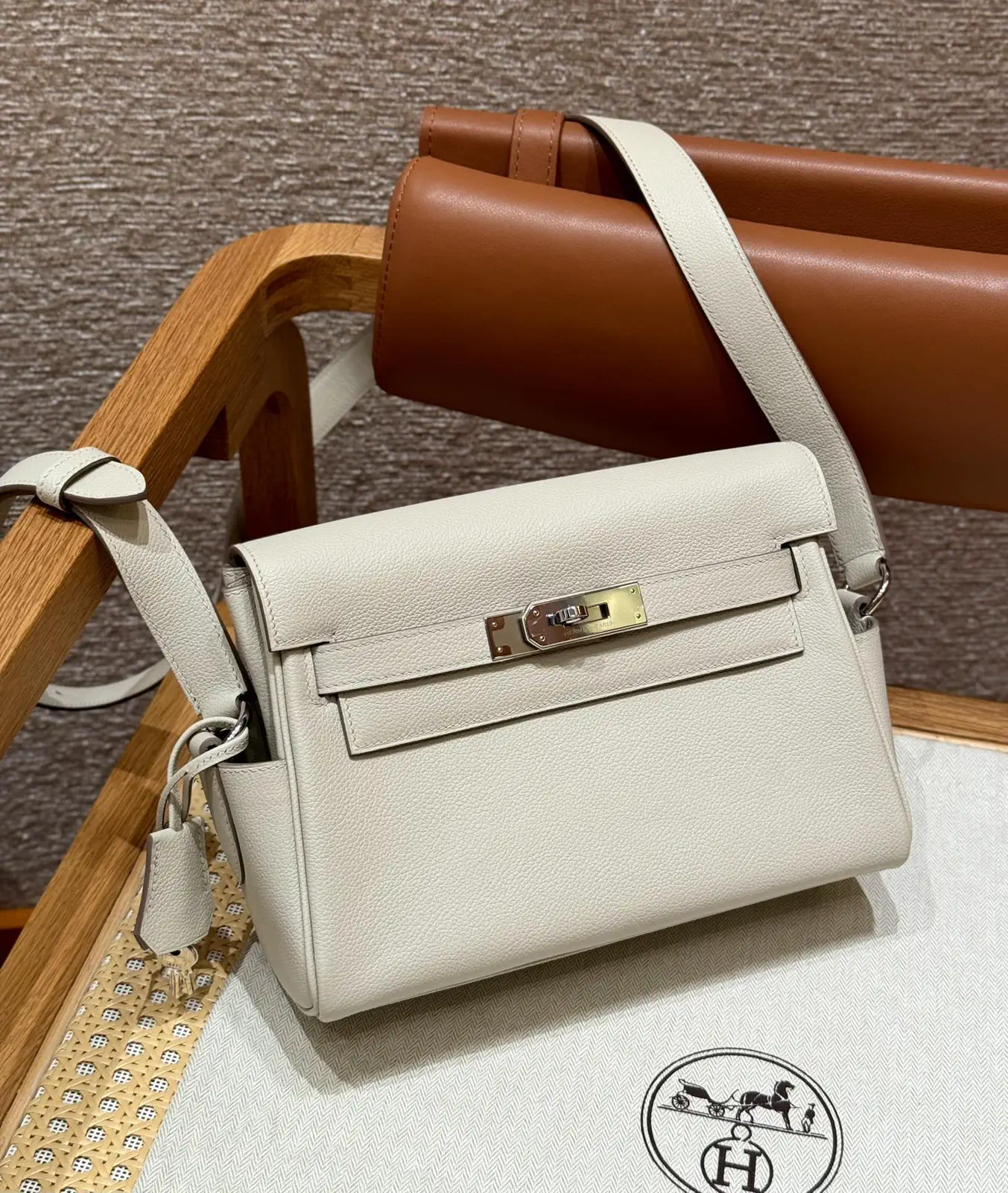Hermès Beton Kelly Messenger Bag image 1
