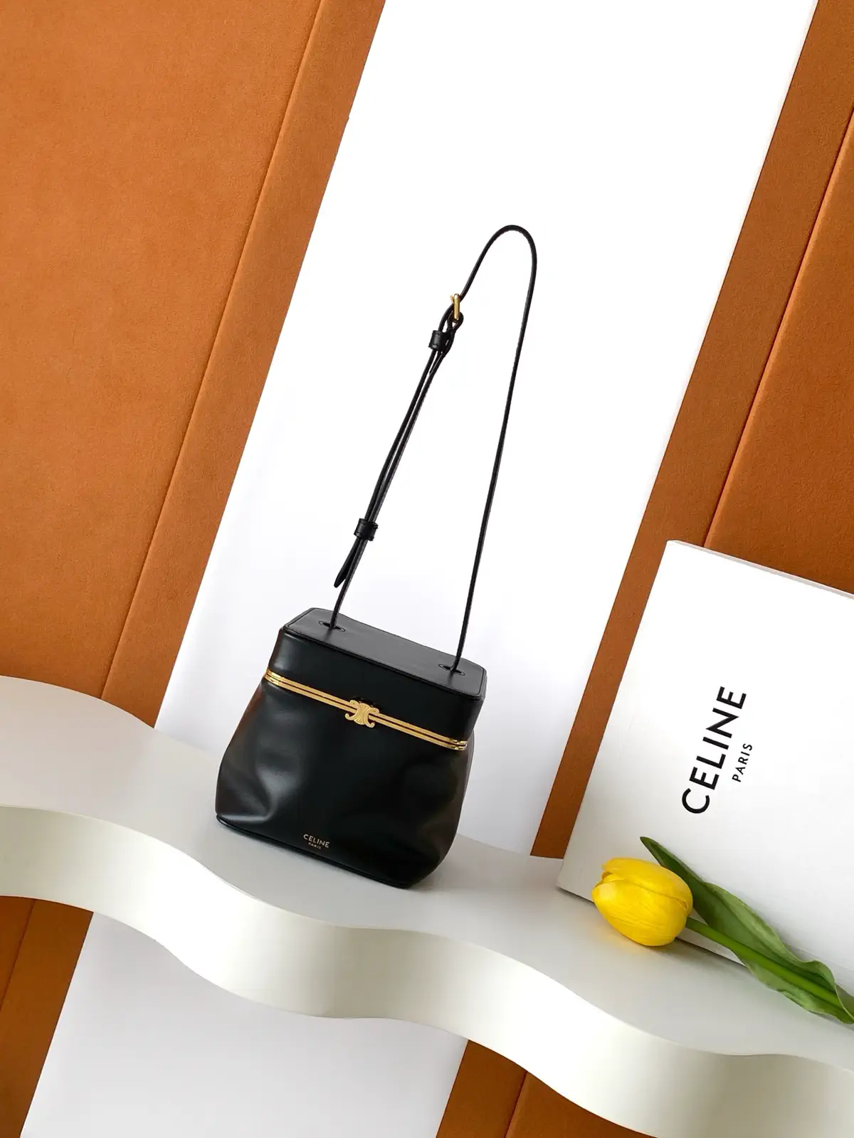 CELINE Black Leather Box Shoulder Bag image 1
