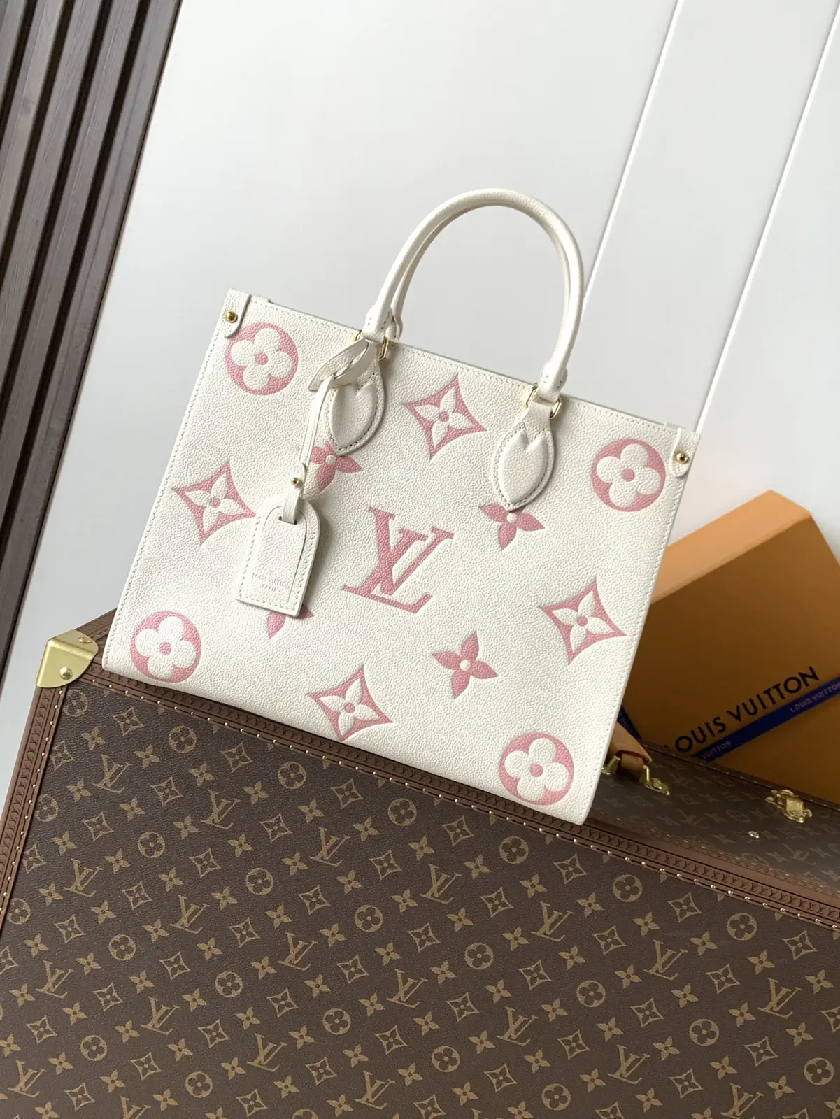 Louis Vuitton OnTheGo MM Monogram Tote Bag image 1