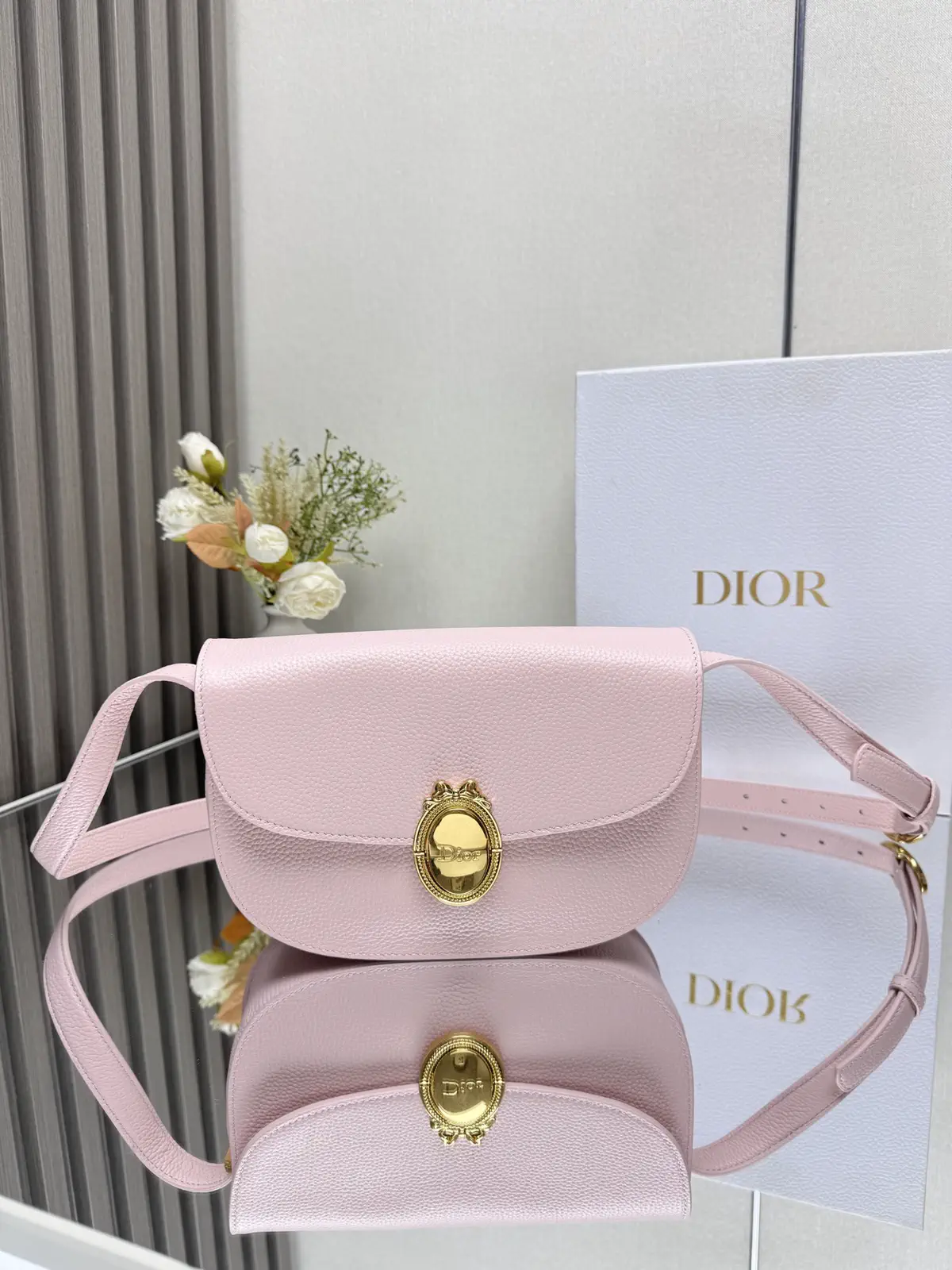 Dior Medaillon Pink Leather Crossbody Bag image 1