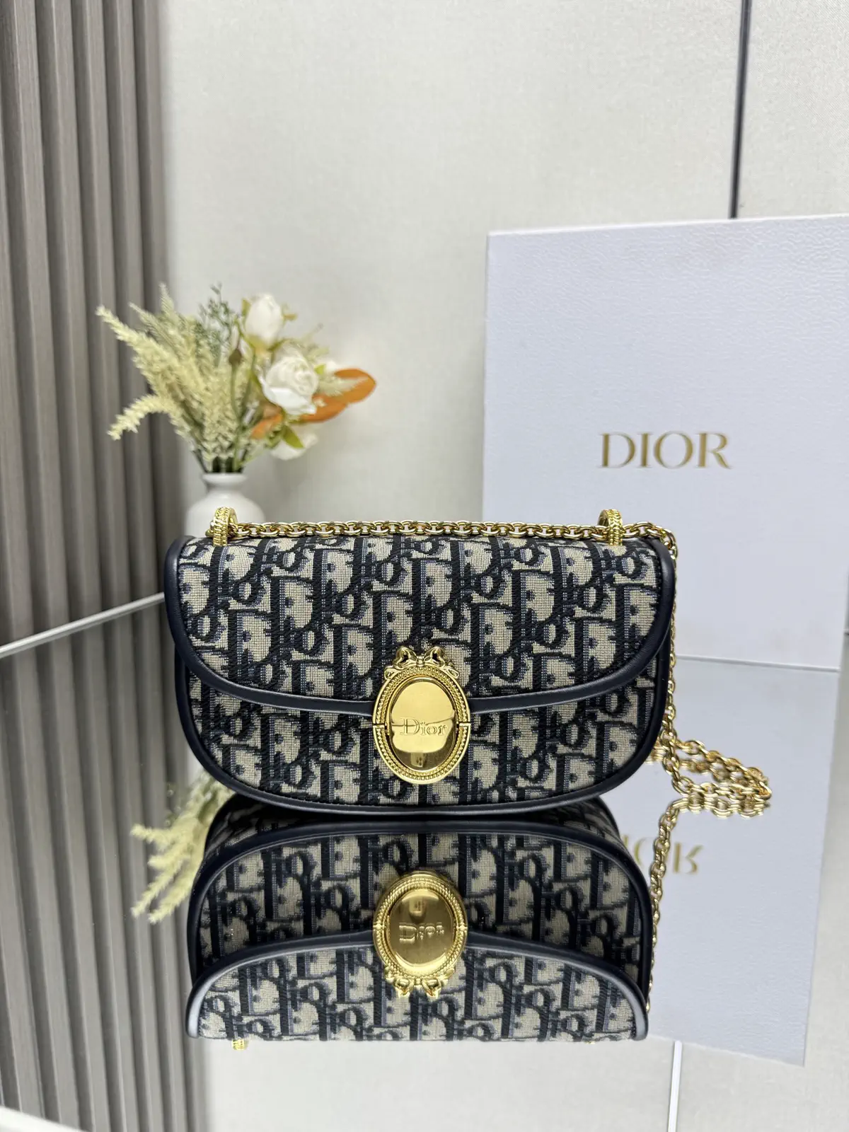 Dior Médaillon Flap Bag with Chain image 1