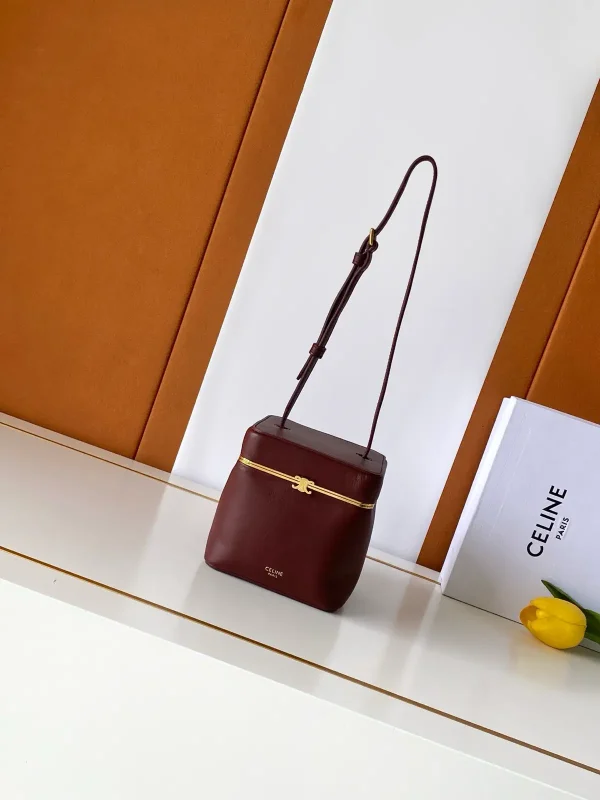 CELINE Burgundy Leather Box Shoulder Bag image 1
