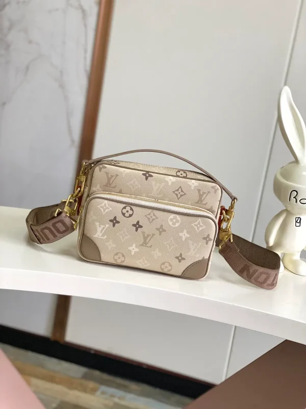 Louis Vuitton Monogram Coated Canvas Messenger Bag image 1