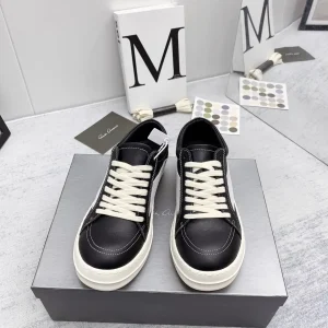Classic Black Low-Top Casual Sneakers image 1