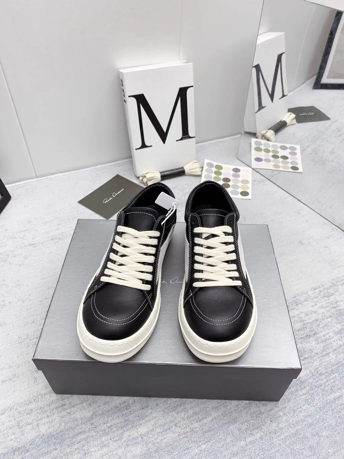 Classic Black Low-Top Casual Sneakers image 1