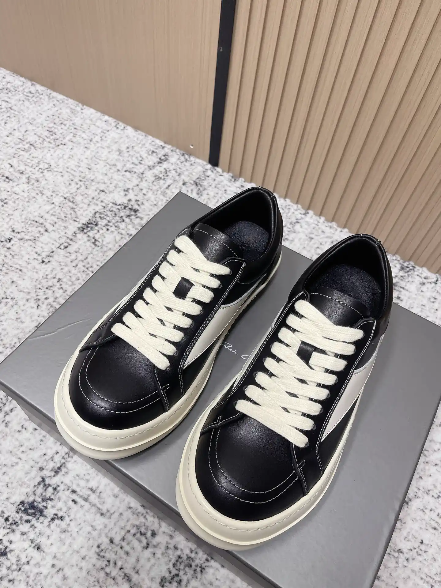 Men's 2025 New Casual Leather Sneakers image 1