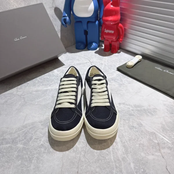 Low-Top Casual Sneakers with Contrast Side Panel image 1